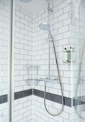 Gratis toalettartiklar och handdukar