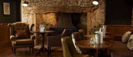 Petit déjeuner et dîner servis sur place, spécialités Cuisine anglaise