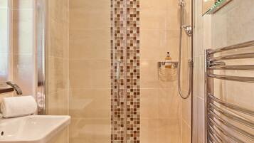 Executive Double Room, Ensuite (Pink Room) | Bathroom | Towels