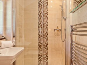 Executive Double Room, Ensuite (Pink Room) | Bathroom | Towels
