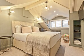 Superior Double Room, Ensuite (Blue Room) | 1 bedroom, soundproofing, WiFi