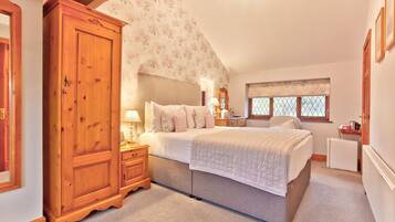 Executive Double Room, Ensuite (Pink Room) | 1 bedroom, soundproofing, WiFi