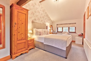 Executive Double Room, Ensuite (Pink Room) | 1 bedroom, soundproofing, WiFi