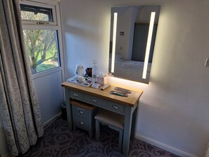 Double Room (Double En-suite Room) | Individually decorated, individually furnished, free WiFi, bed sheets - Landing Cottage Guest House (Ulverston)