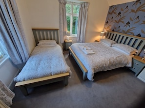 Double or Twin Room (King or Twin with shared bathroom) | Individually decorated, individually furnished, free WiFi, bed sheets