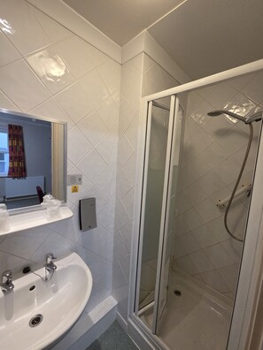 Tomannsrom | Bad | Hårføner, håndklær, såpe og sjampo