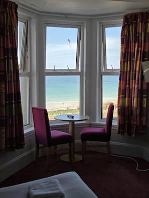 Double Room (with Sea View) | Pemandangan dari hartanah