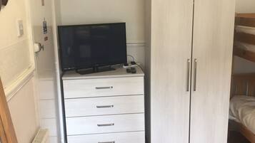 Family Room (Four Poster) | Hypo-allergenic bedding, iron/ironing board, free WiFi, bed sheets