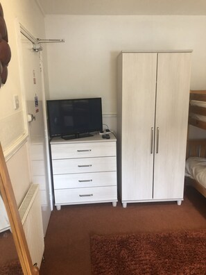 Familierom (Four Poster) | Allergitestet sengetøy, strykejern/-brett, wi-fi (inkludert) og sengetøy