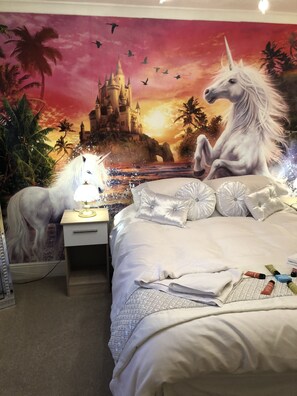 Standard Double or Twin Room | Hypo-allergenic bedding, iron/ironing board, free WiFi, bed sheets - Jasmine House (Newquay)