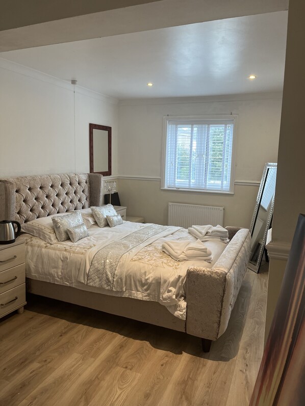 家庭房 (Four Poster) | 防过敏的被褥、熨斗/熨板、免费 WiFi、床单