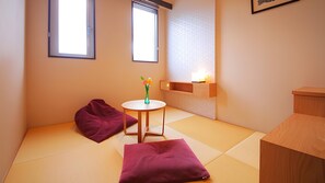 ห้องทวิน, ปลอดบุหรี่ (Compact 2 Adults) | โต๊ะทำงาน, Wi-Fi ฟรี