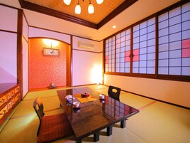 13.5畳の和室 禁煙 | デスク、WiFi (無料)