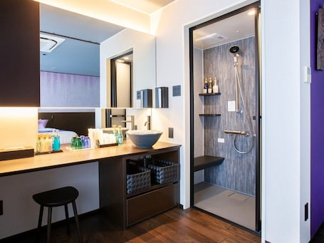 Deluxe Japanese-Western Room, Non-Smoking, Shower | Bathroom | Free toiletries, hair dryer, slippers, bidet. Hotel Claire Higasa