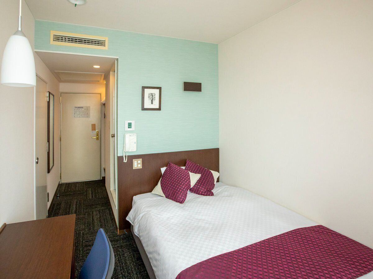 办公桌、免费 WiFi