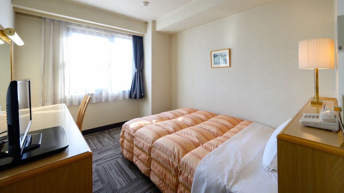 Cortinas blackout, tabla de planchar con plancha y wifi gratis 
