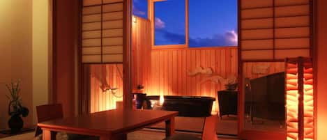 传统客房 (Japanese-style, with Private Bath) | 迷你吧、客房内保险箱、办公桌、免费折叠床/加床