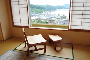 Japanese-style room with Shared Bathroom | Room amenity