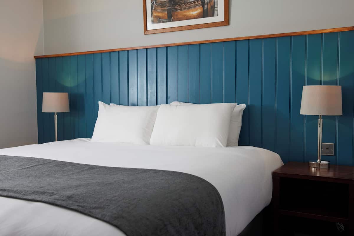 Desk, iron/ironing board, free WiFi, bed sheets