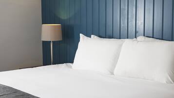 Double Room | Desk, iron/ironing board, free WiFi, bed sheets