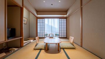 Japanese Style Room, 6 Tatami-mats, Non-Smoking | In-room safe, desk, free WiFi, bed sheets