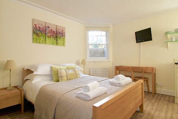 Basic-Apartment, 1 Schlafzimmer (Basement) | 1 Schlafzimmer, Schreibtisch, laptopgeeigneter Arbeitsplatz