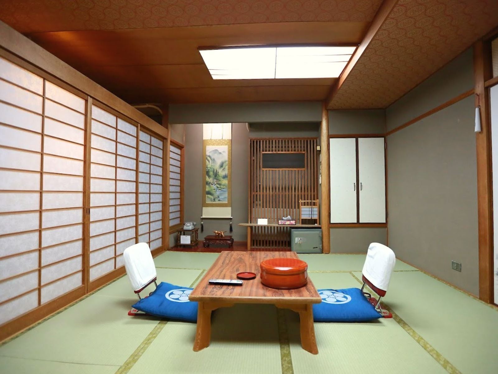 Tavanomainen huone (Japanese Style, 10 Tatami Mats) | Tallelokero huoneessa, ilmainen Wi-Fi