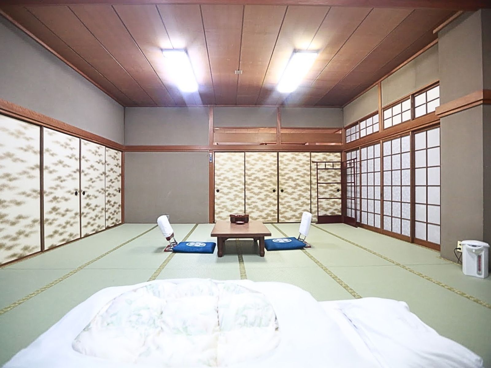 Japanilaistyylinen huone, useita sänkyjä | Tallelokero huoneessa, ilmainen Wi-Fi