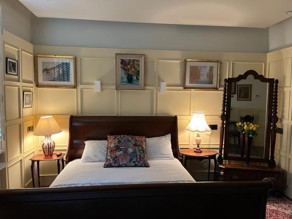 large double room | bathroom | shower, rainfall showerhead, free toiletries, hair dryer