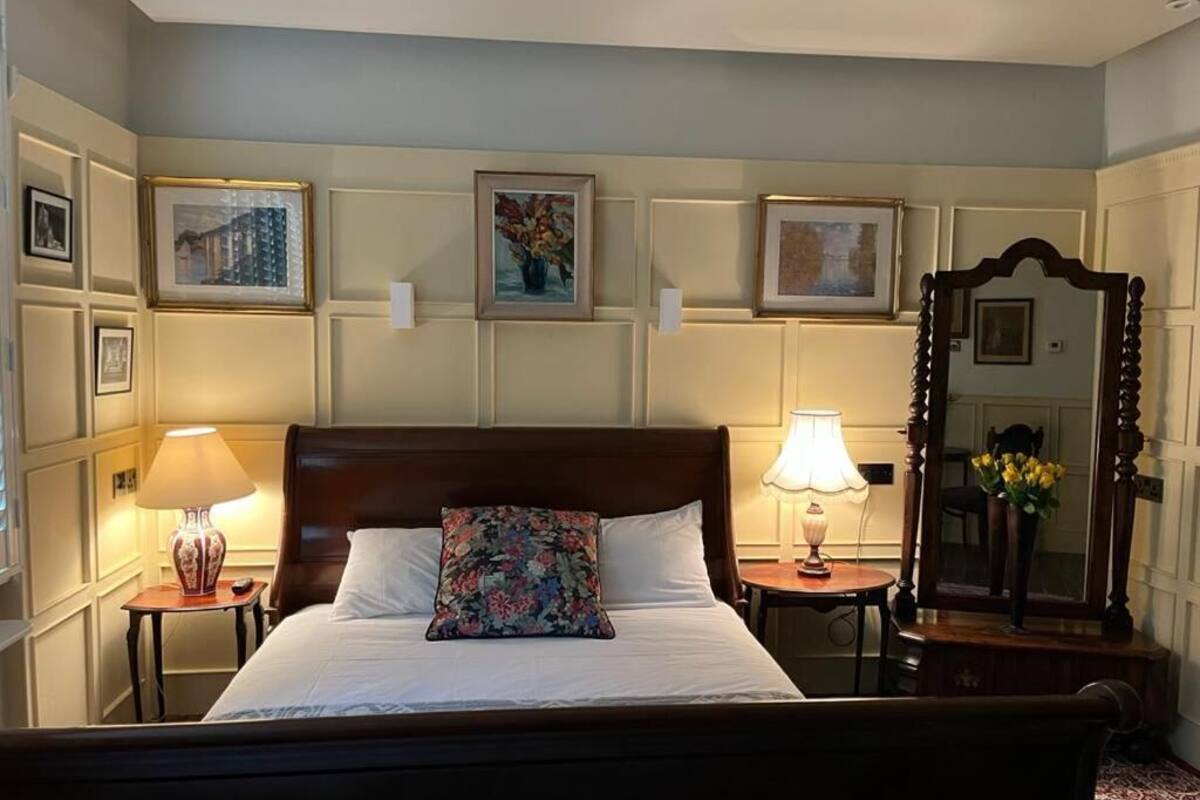 large double room | bathroom | shower, rainfall showerhead, free toiletries, hair dryer