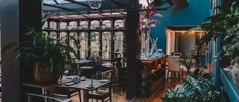 Daily continental breakfast (GBP 12 per person)