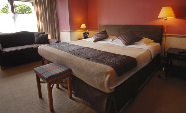 Desk, soundproofing, iron/ironing board, free WiFi - The Tree Hotel at Iffley (Oxford)