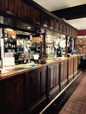 Bar (on property) - The Tree Hotel at Iffley (Oxford)