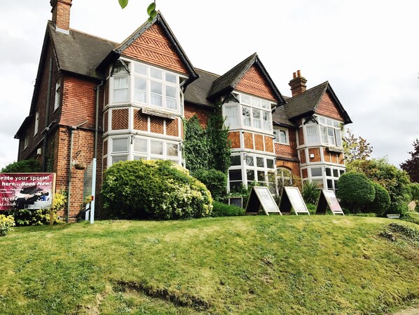 Front of property - The Tree Hotel at Iffley (Oxford)