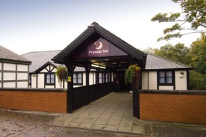 Exterior - Premier Inn Manchester - Swinton (Manchester)