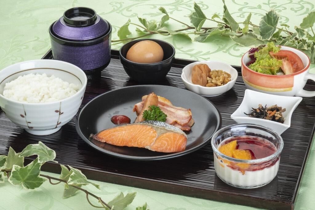 A traditional Japanese meal with salmon, rice, and various side dishes on a tray.
