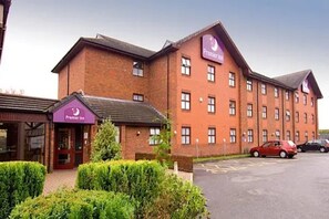 Exterior - Premier Inn Manchester (Manchester)