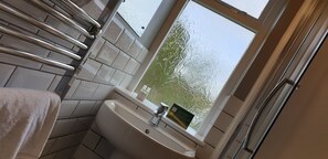 Bathroom sink - The Thatch Inn (Gloucester)