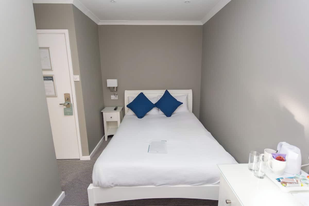 Single Room | Desk, laptop workspace, WiFi (free), bed sheets