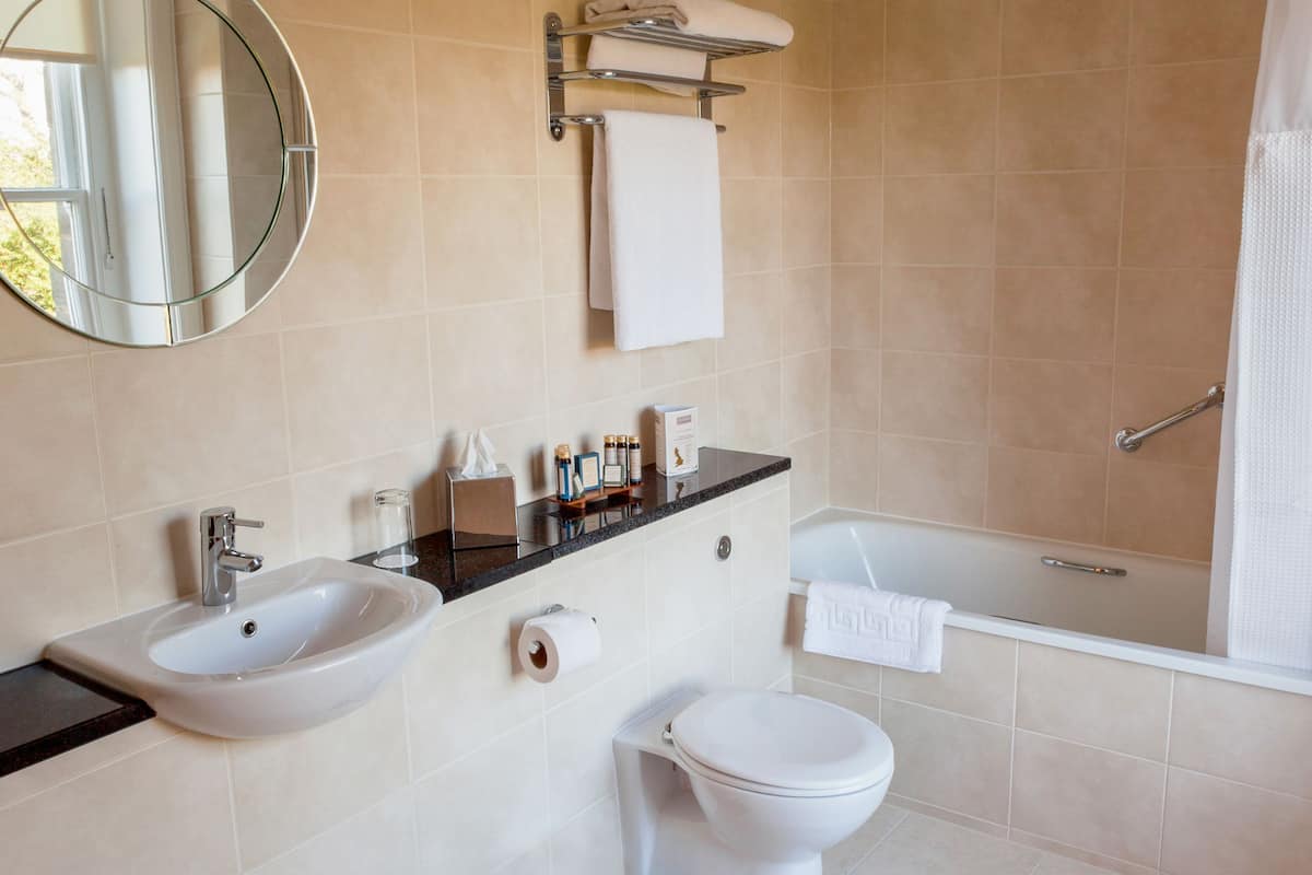 deep-soaking bathtub, free toiletries, hair dryer, towels