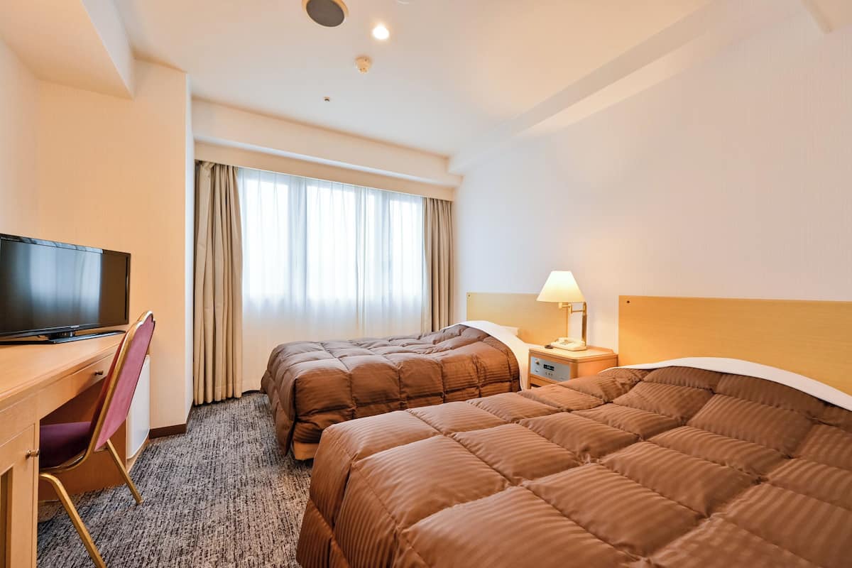 1 bedroom, desk, free WiFi, bed sheets
