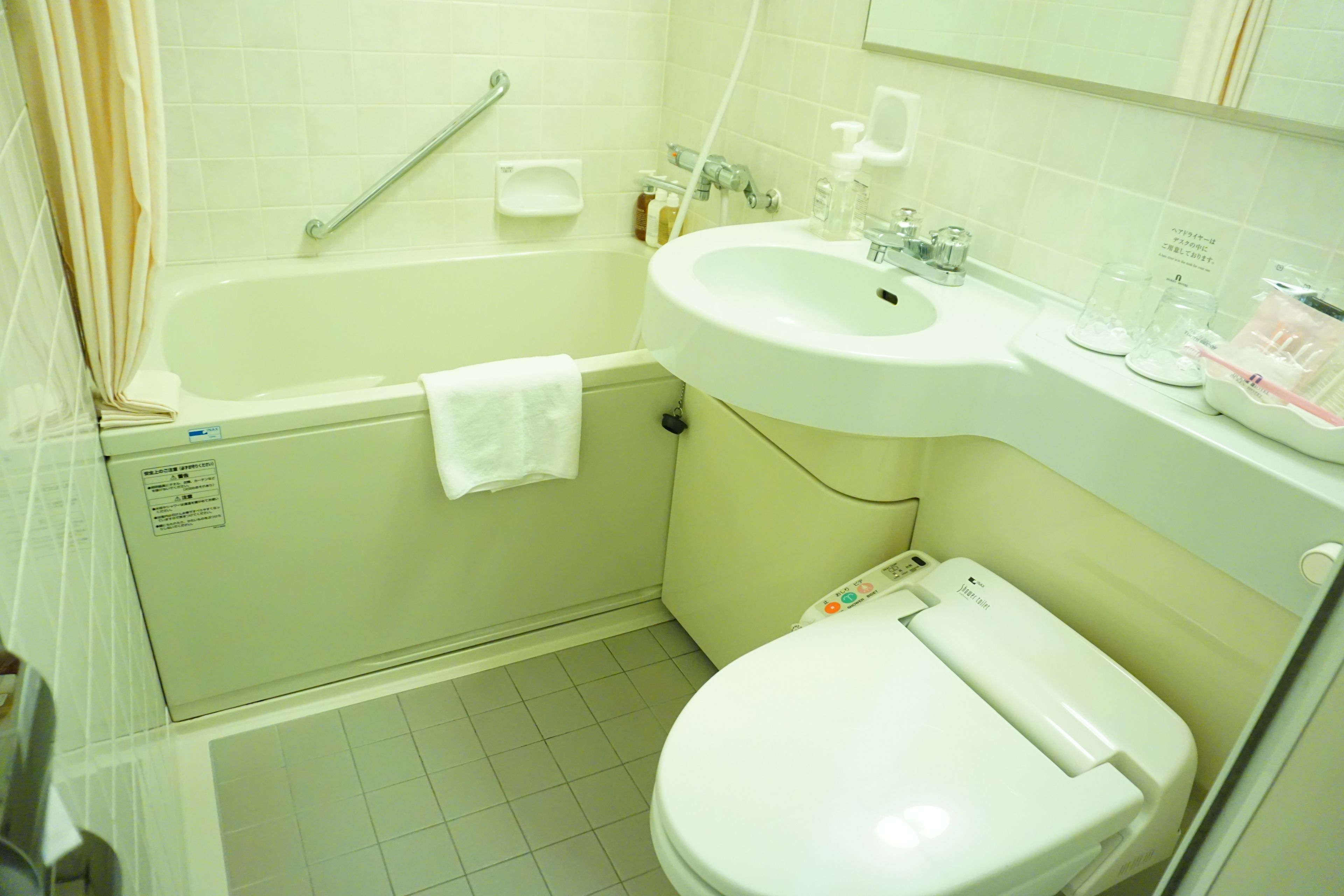 combined shower/bathtub, free toiletries, hair dryer, slippers