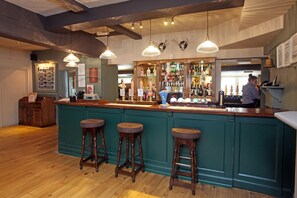 Serves lunch and dinner