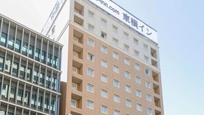 A multi-story building with a sign reading "toyoko-inn.com". - Toyoko Inn Kagoshima Chuo-eki Higashi-guchi (KAGOSHIMA)