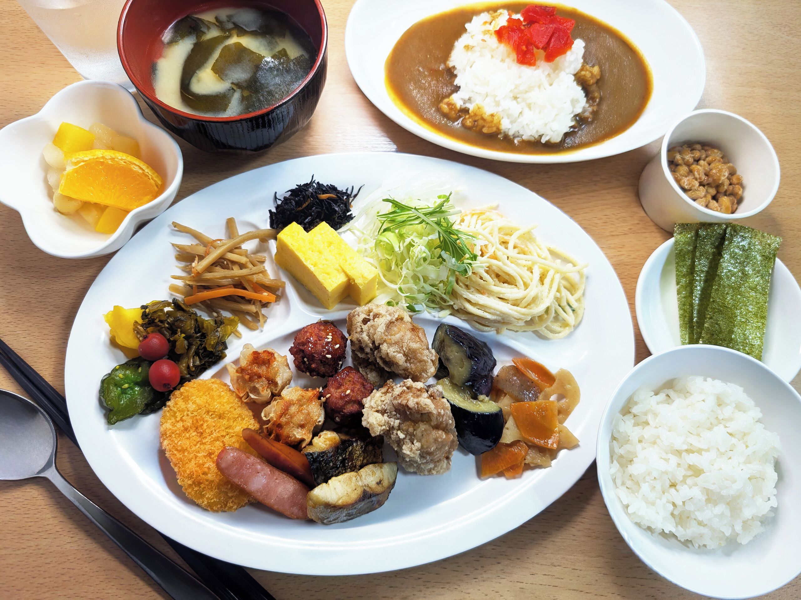 Petit déjeuner buffet (1300 JPY par personne)