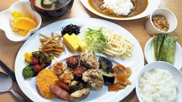 Petit déjeuner buffet (1300 JPY par personne)