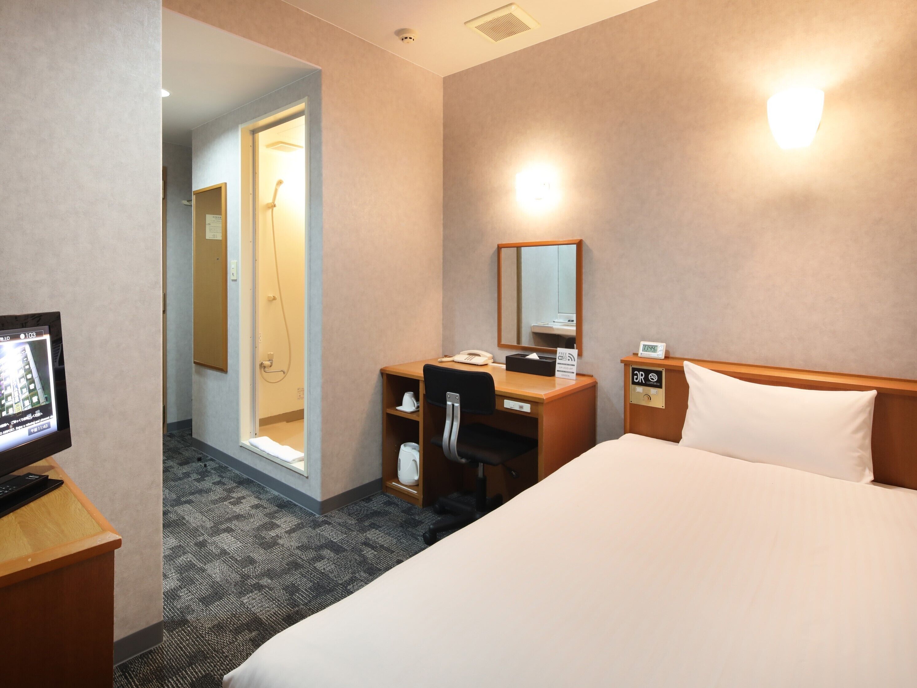 Down duvets, desk, free WiFi, bed sheets