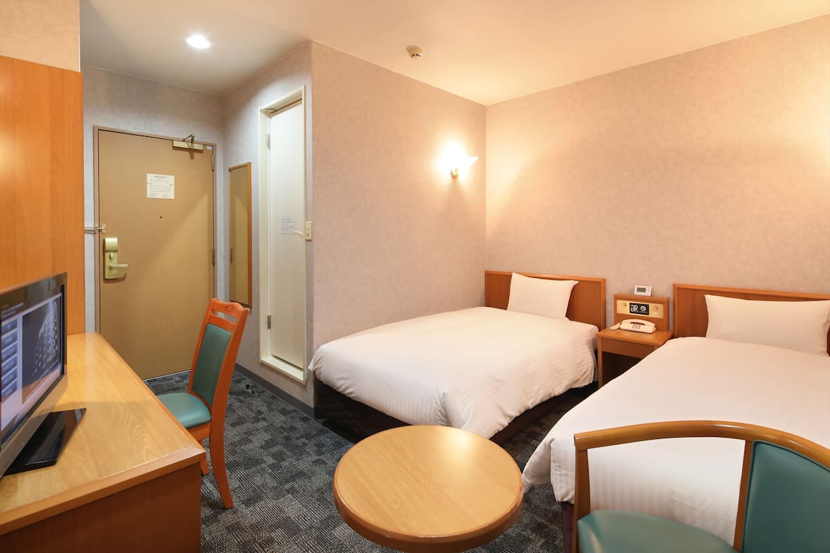 Twin Room C, Non Smoking | Down duvets, desk, free WiFi, bed sheets