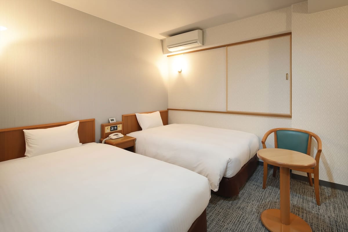 Twin Room B, Non Smoking | Down duvets, desk, free WiFi, bed sheets