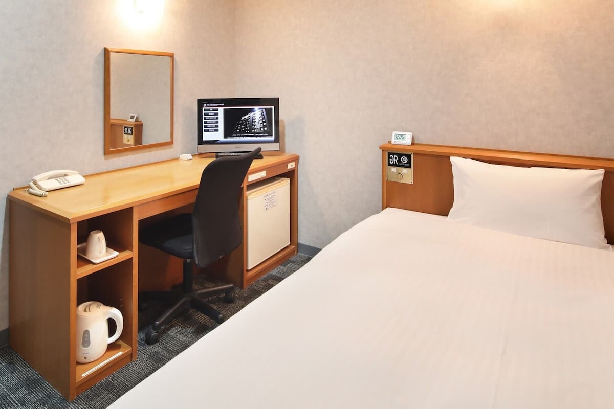 Down duvets, desk, free WiFi, bed sheets